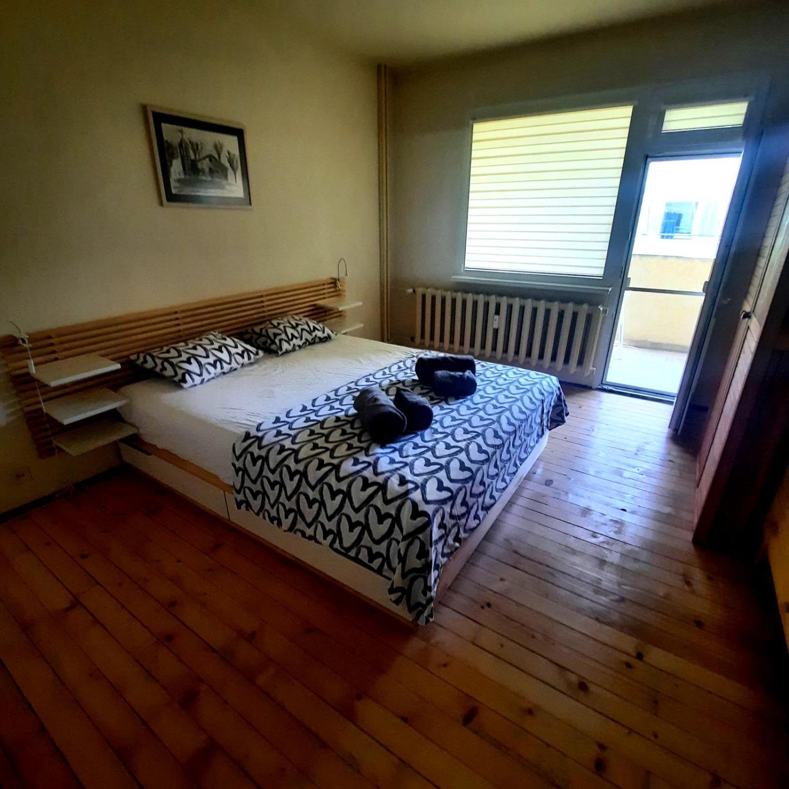 Spacious 3 Bedroom Apartment, Close To Metro Station Appartement
