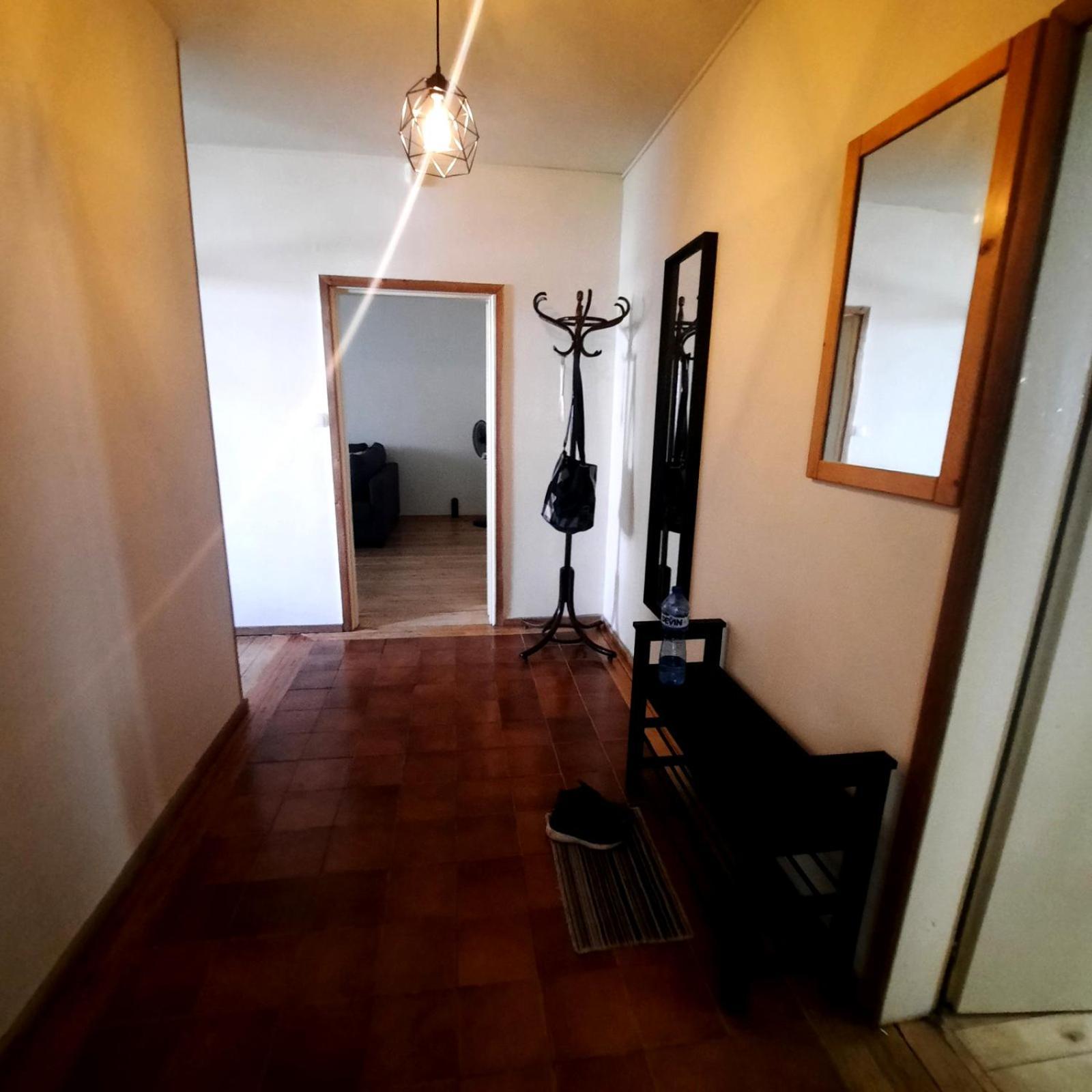 Spacious 3 Bedroom Apartment, Close To Metro Station Appartement *