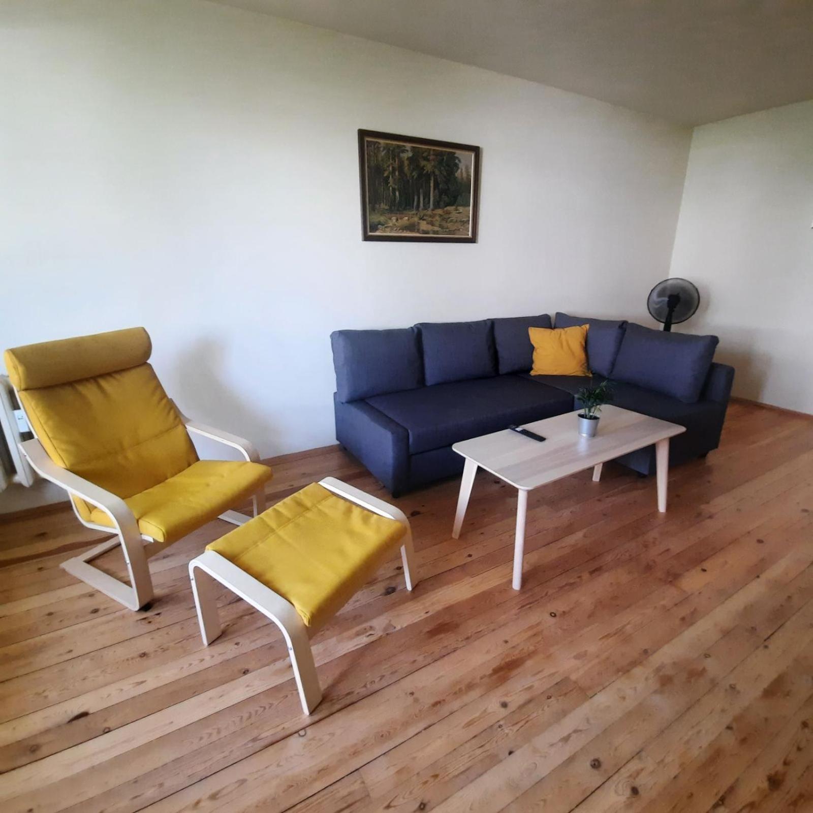 Spacious 3 Bedroom Apartment, Close To Metro Station Appartement *