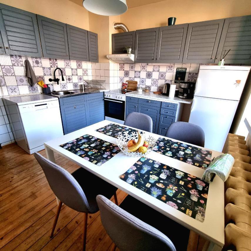 Spacious 3 Bedroom Apartment, Close To Metro Station *